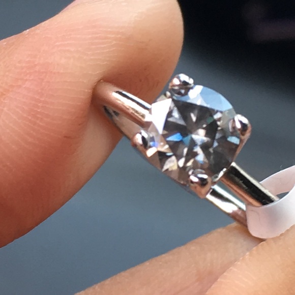 1.48 Moissanite solitaire sz 8 - Picture 5 of 9